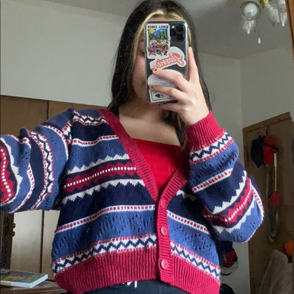 sweater - Picture 3 of 4